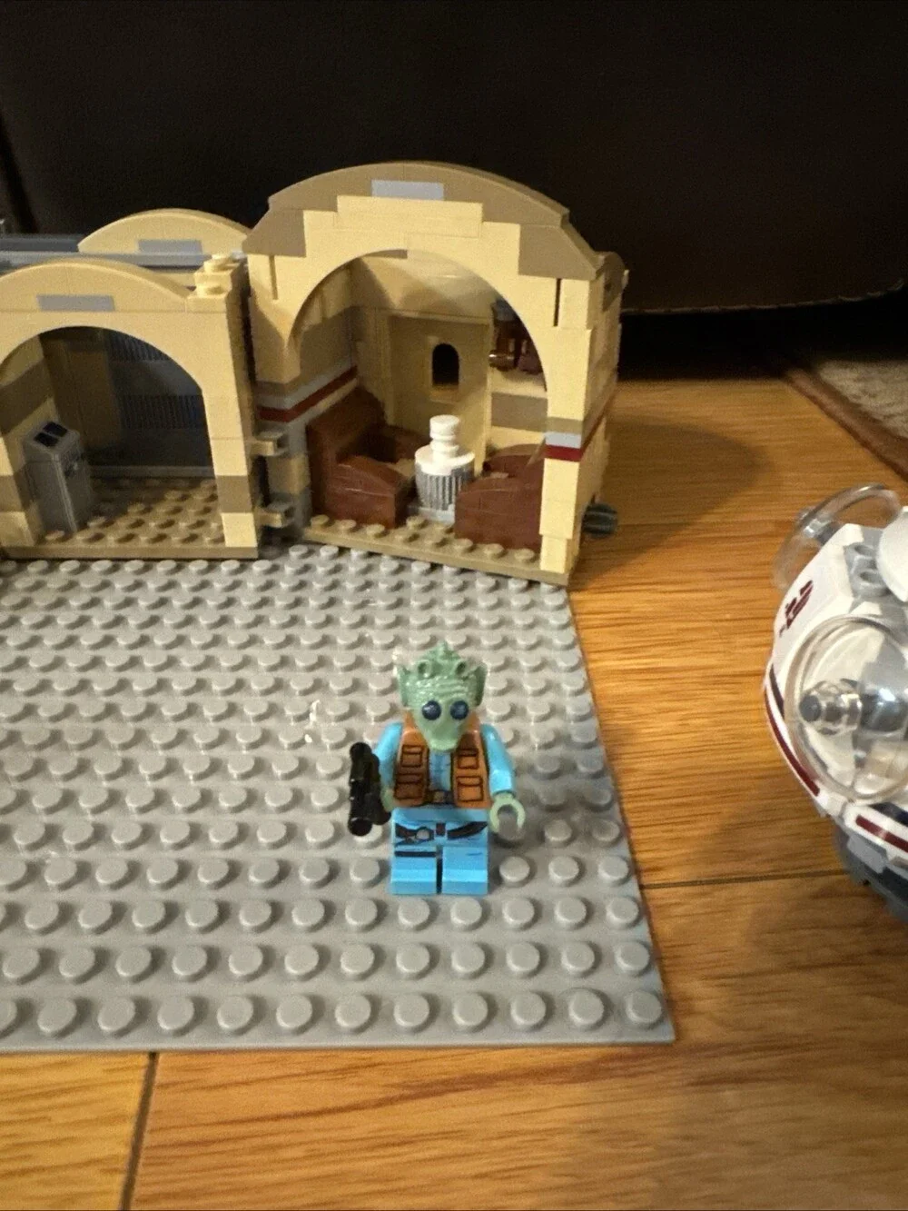LEGO Star Wars Mos Eisley Cantina 75205 & Droid Escape Pod 75136 Han Solo Greedo